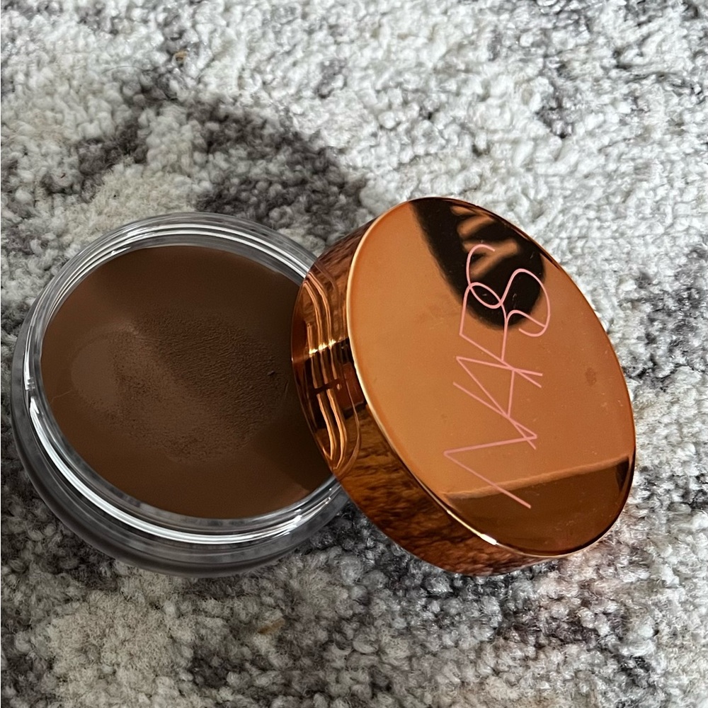 Nars bronzing cream in Laguna